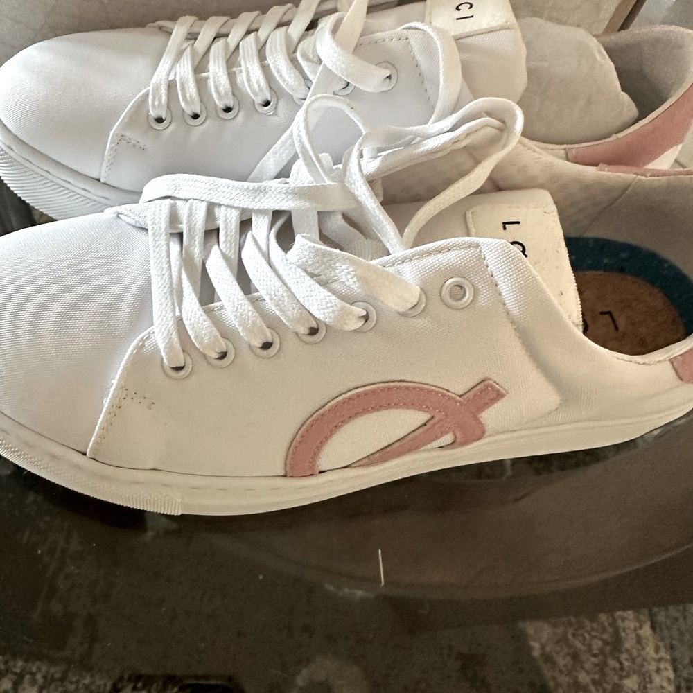 LOCI sneakers brand new in box. White/Pink size 39/9 in Style NINE
